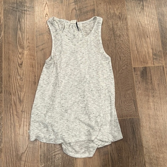 AKEMI + Kim Woman’s Gray Tank Top Size Small - Picture 1 of 7